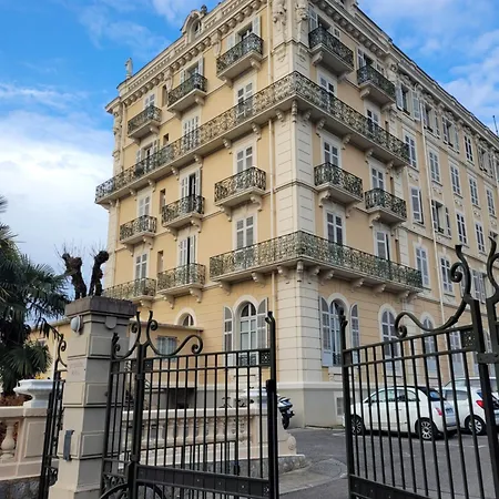 Au Palace Le Splendide Apartament *